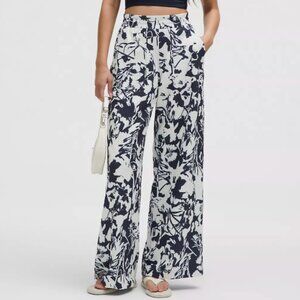 NWT! Lululemon Swift Mid-Rise Wide-Leg Pant Wildflower Vapor Club Blue Size 6
